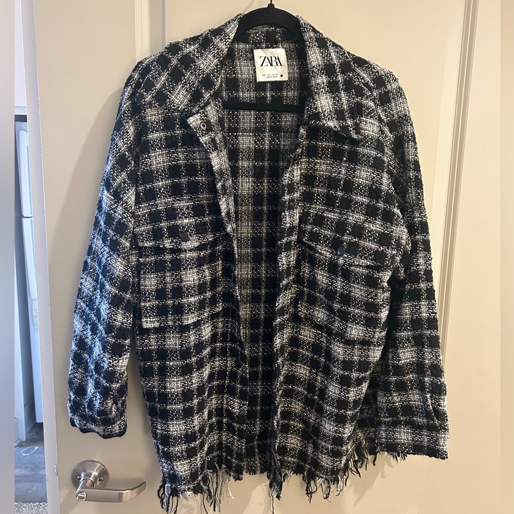 ZARA Tweed Distressed Oversized Shacket Black and White Plaid Shirt Jacket